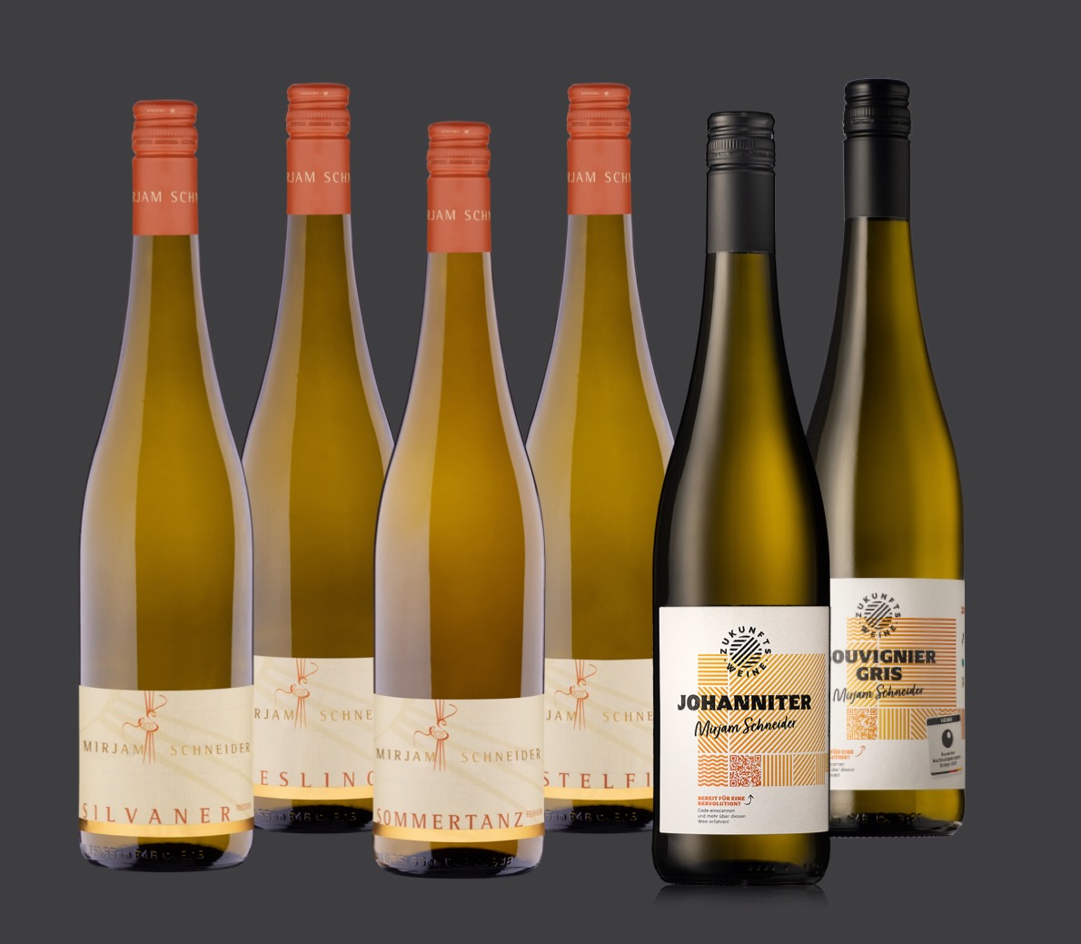 <br>Nr.: P JV<br>Weinpaket-"So schmeckt 2024"<br>2024 Silvaner tr.(12,5%vol)<br>2024 Riesling tr.(12,5%vol)<br>2024 SOMMERTANZ-Scheurebe fh (11,5%vol)<br>2024 DISTELFINK-Scheurebe tr.(12%vol)<br>2024 ZUKUNFTSWEIN-Johanniter tr.(13%vol)<br>2024 ZUKUNFTSWEIN-Souvignier Gris tr (13%vol)<br>